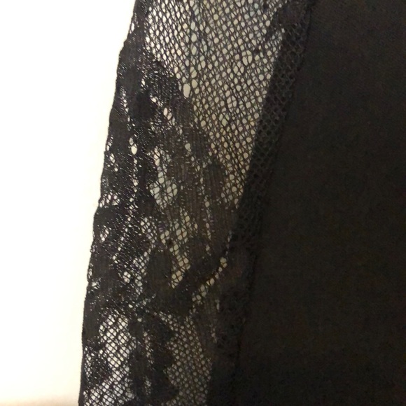 Beautifully designed open lace sleeved blouse. - Picture 3 of 6